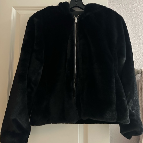 Abercrombie Faux Fur jacket with hoodie - Picture 2 of 5